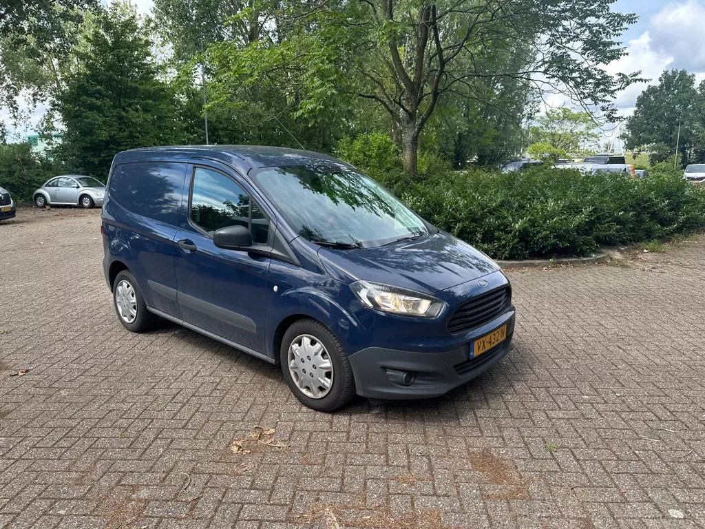 Ford Transit Courier (2016) — foto 1