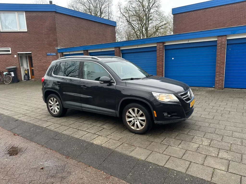 Volkswagen Tiguan (2009) — foto 1