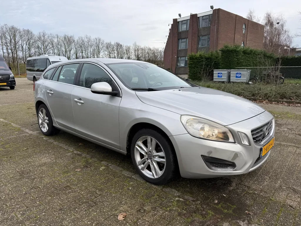 Volvo V60 (2013) — foto 1