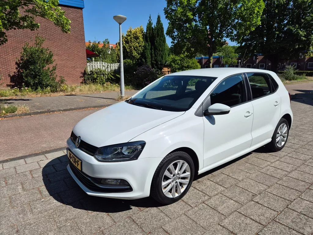 Volkswagen Polo (2015) — foto 1