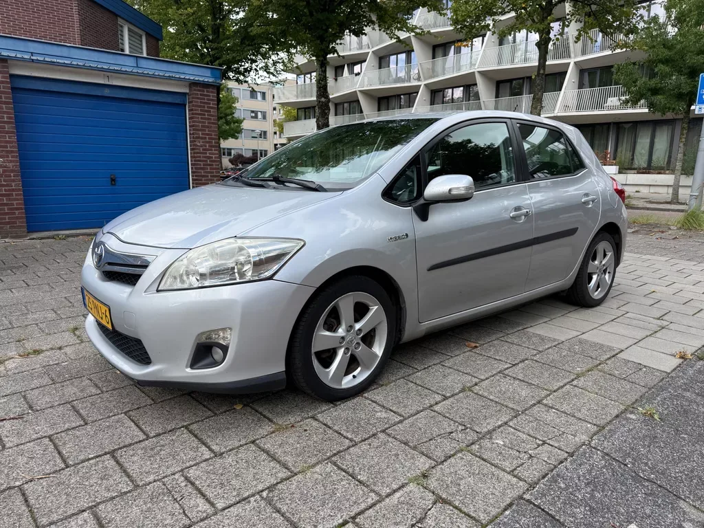 Toyota Auris (2011) — foto 1