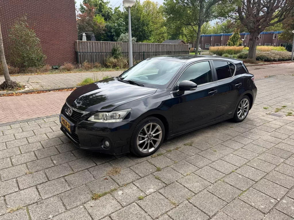 Lexus CT (2013) — foto 1