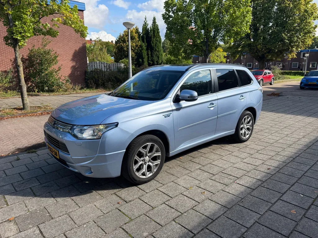 Mitsubishi Outlander (2013) — foto 1