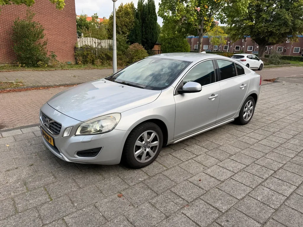 Volvo S60 (2011) — foto 1