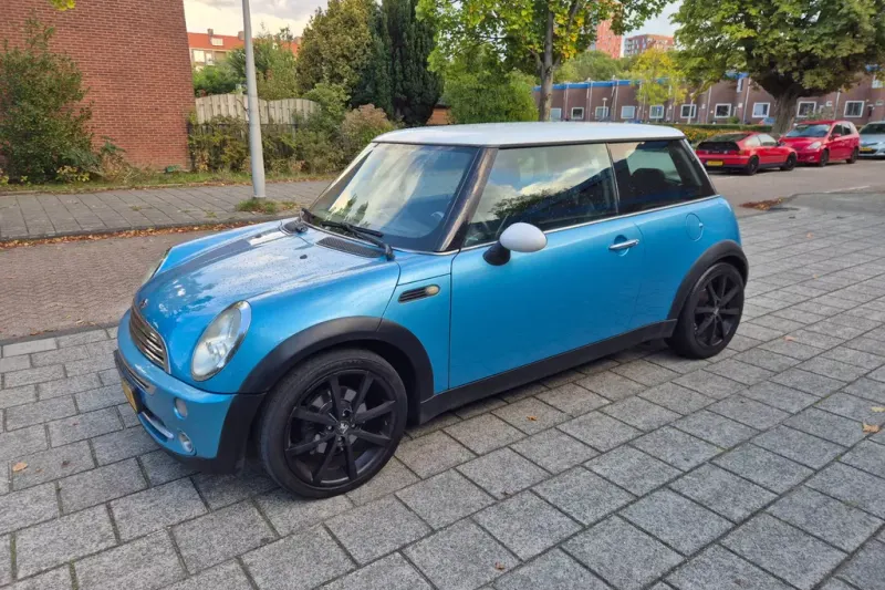 MINI Cooper (2005)