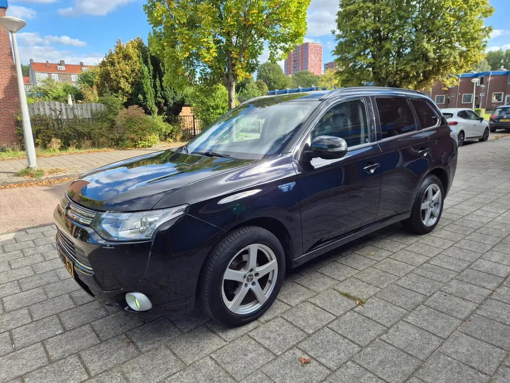 Mitsubishi Outlander (2013) — foto 1