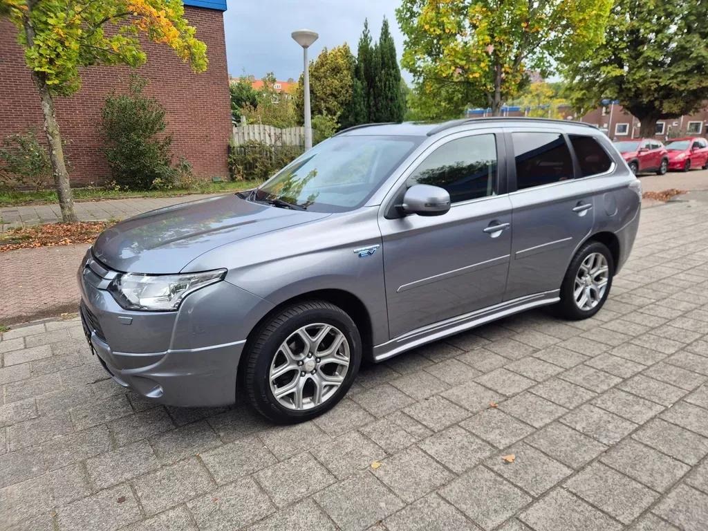 Mitsubishi Outlander (2013) — foto 1