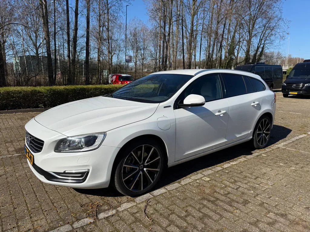 Volvo V60 (2015) — foto 1