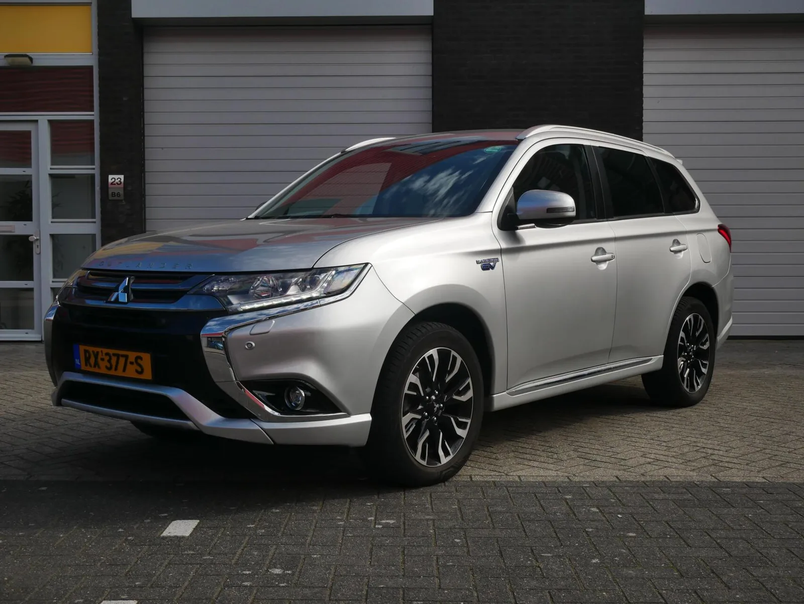 Mitsubishi Outlander (2018) — foto 1