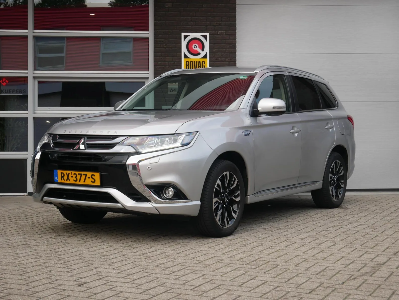 Mitsubishi Outlander (2018) — foto 1