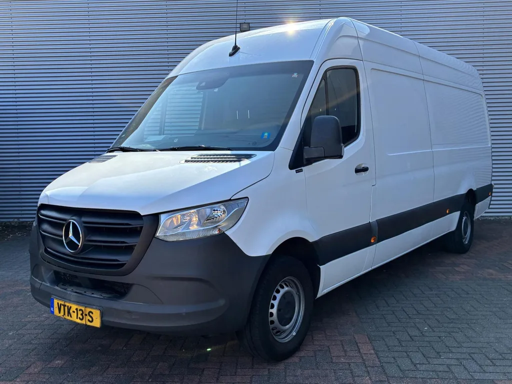 Mercedes-Benz Sprinter (2023) — foto 1
