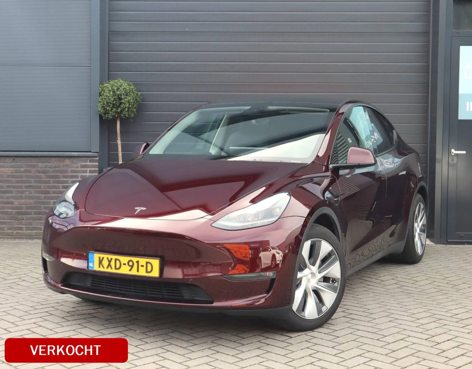 Tesla Model Y (2024) — foto 1