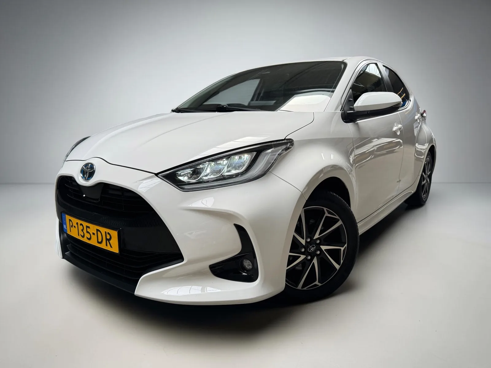 Toyota Yaris (2022) — foto 1