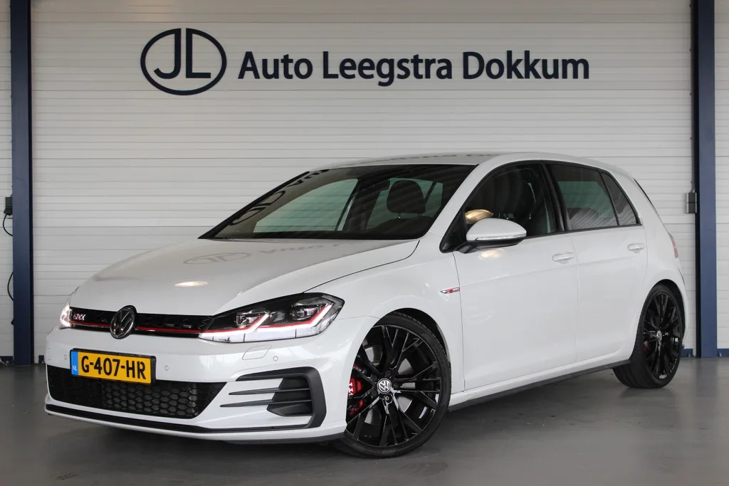 Volkswagen Golf (2019) — foto 1