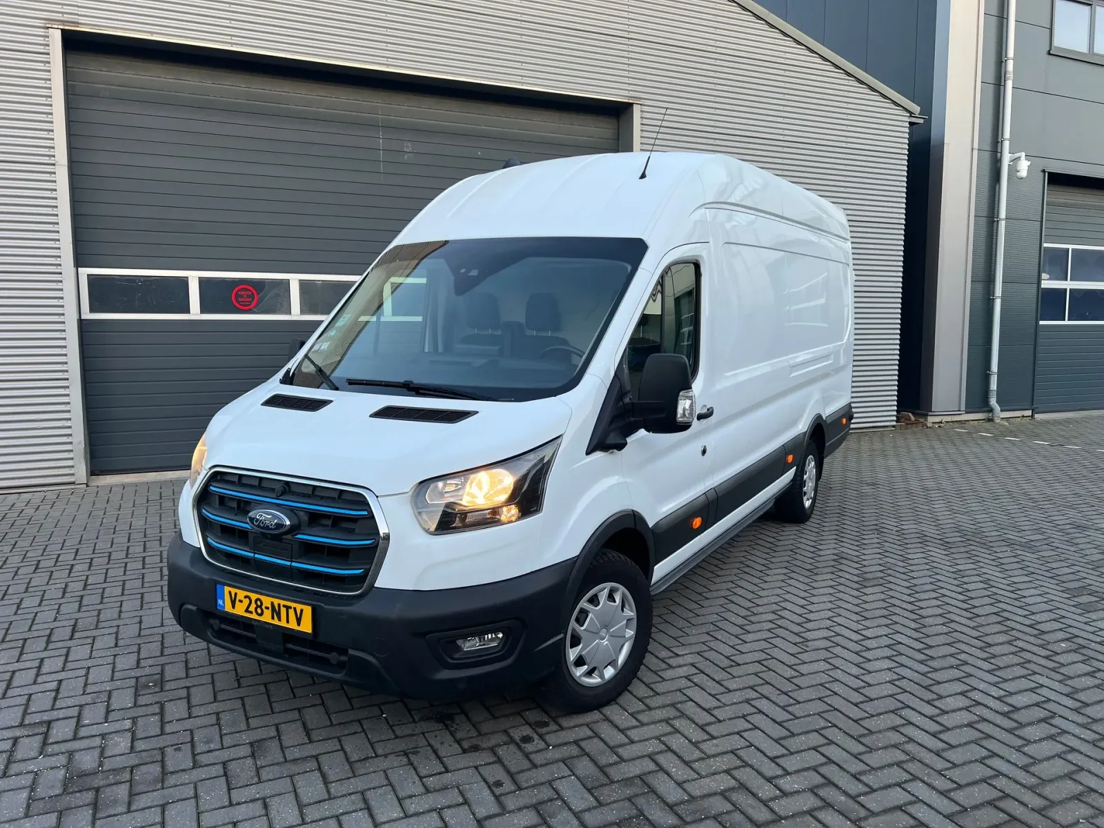 Ford E-Transit (2023) — foto 1