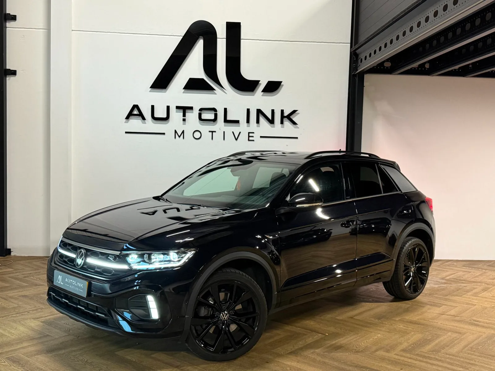 Volkswagen T-Roc (2024) — foto 1