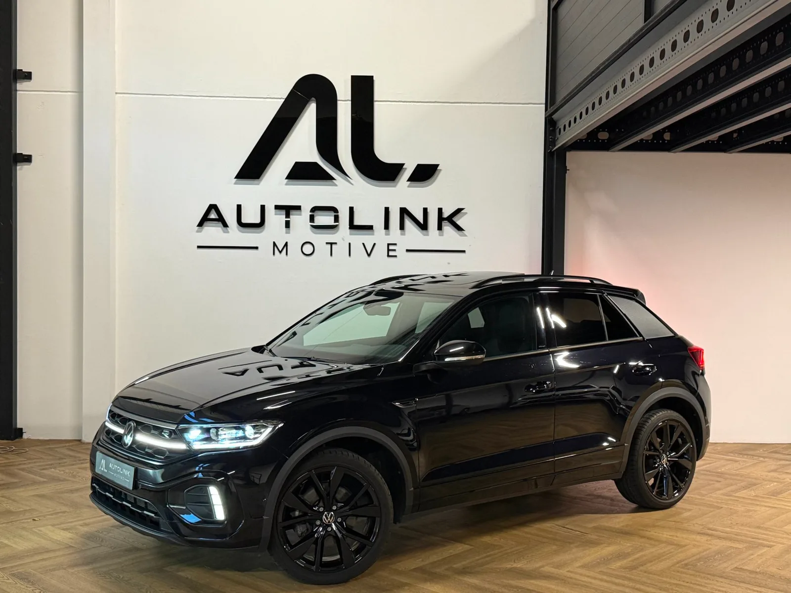 Volkswagen T-Roc (2024) — foto 1