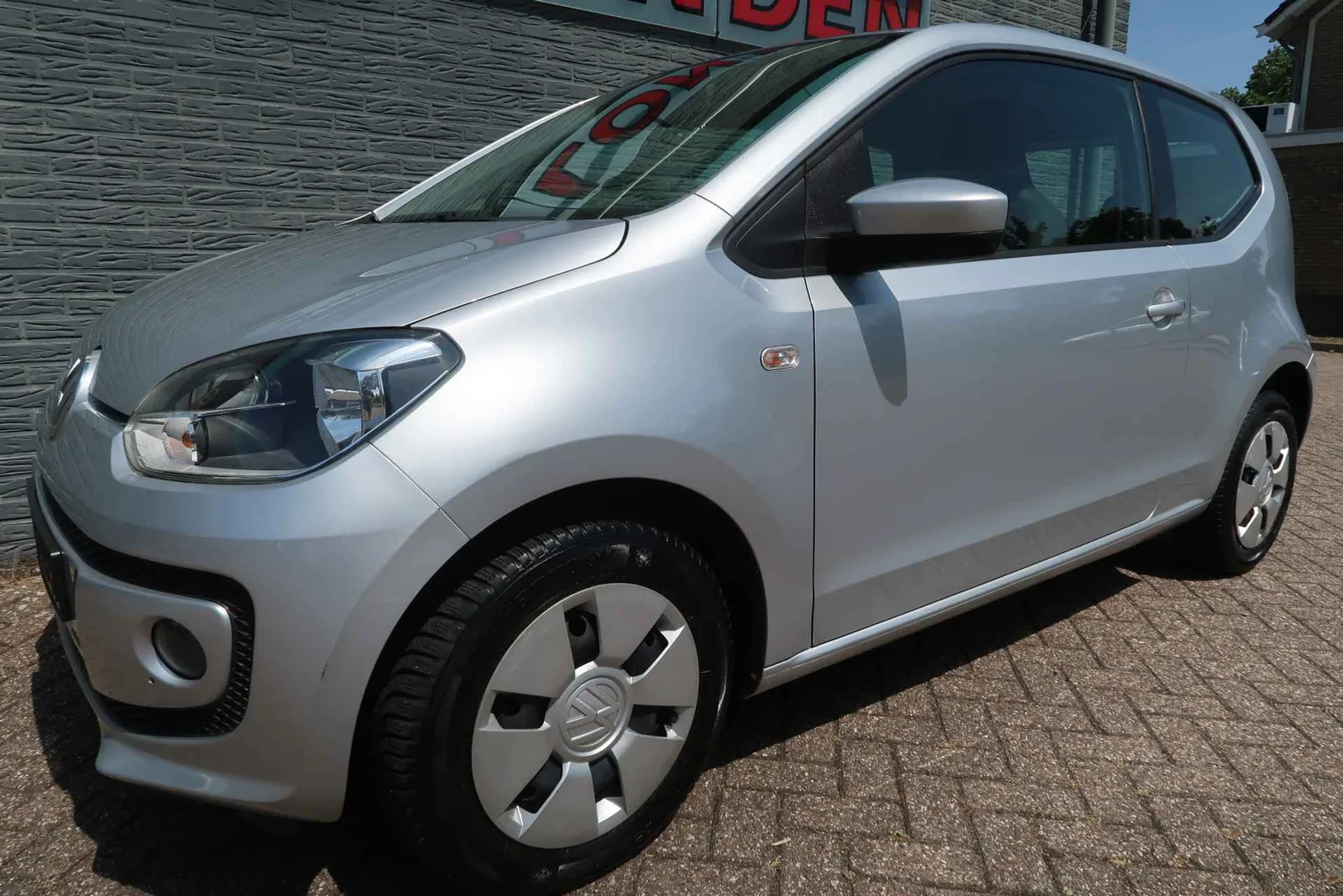 Volkswagen Up! (2015) — foto 1