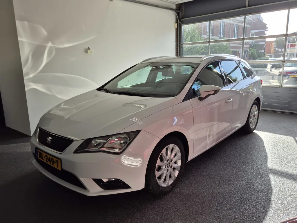 SEAT Leon Sportstourer (2017) — foto 1