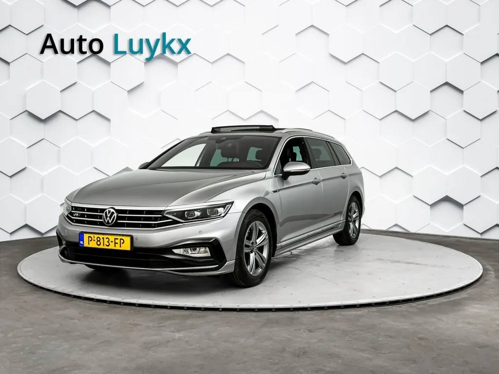 Volkswagen Passat (2022) — foto 1