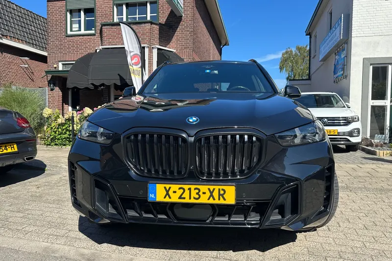 BMW X5 (2023)