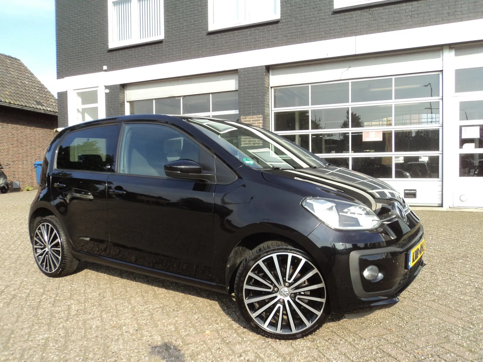 Volkswagen Up! (2017) — foto 1