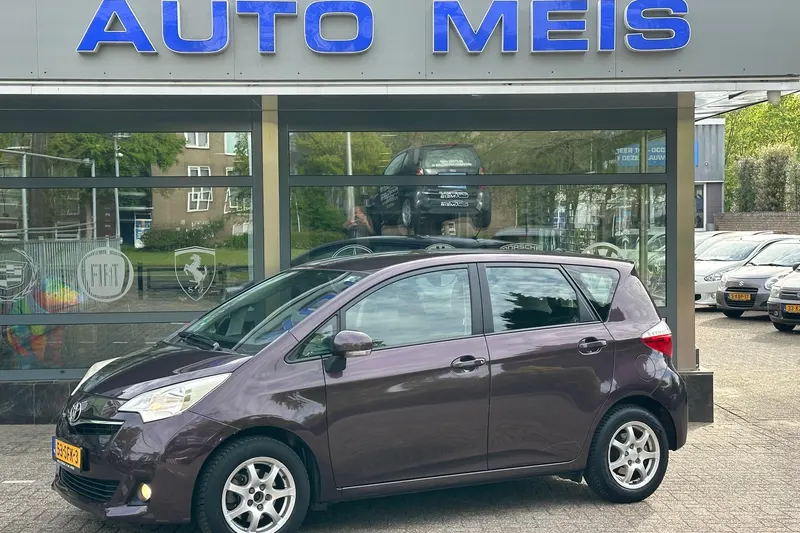 Toyota VERSO-S (2011)