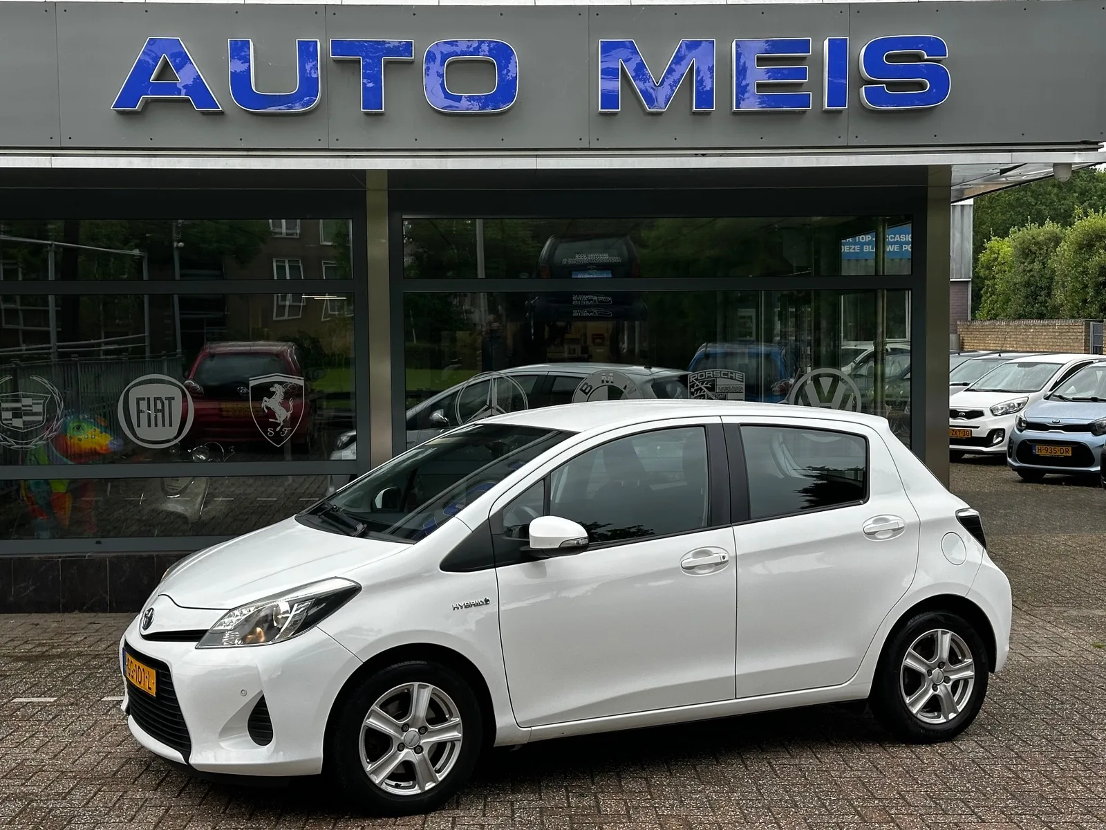 Toyota Yaris (2013) — foto 1