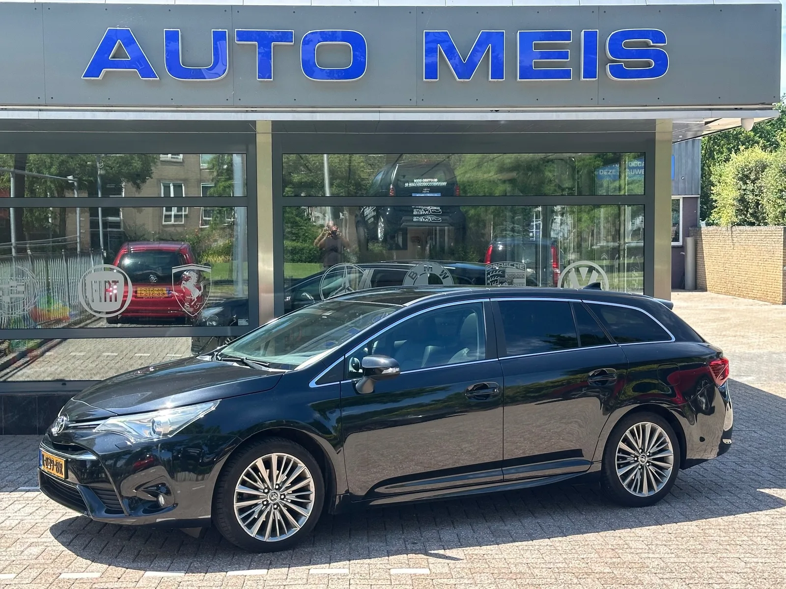 Toyota Avensis (2016) — foto 1