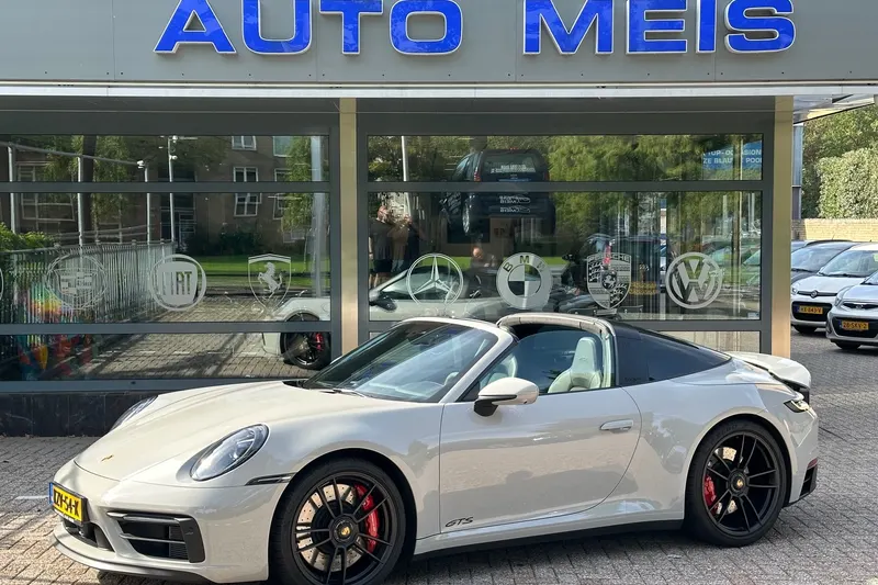 Porsche 911 (2024)