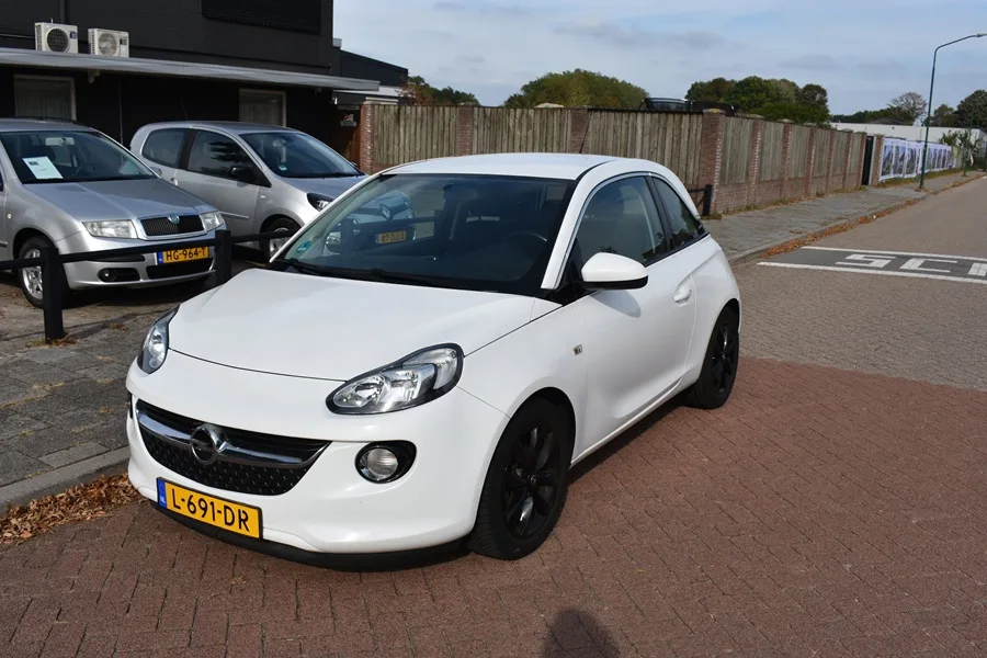 Opel Adam (2017) — foto 1