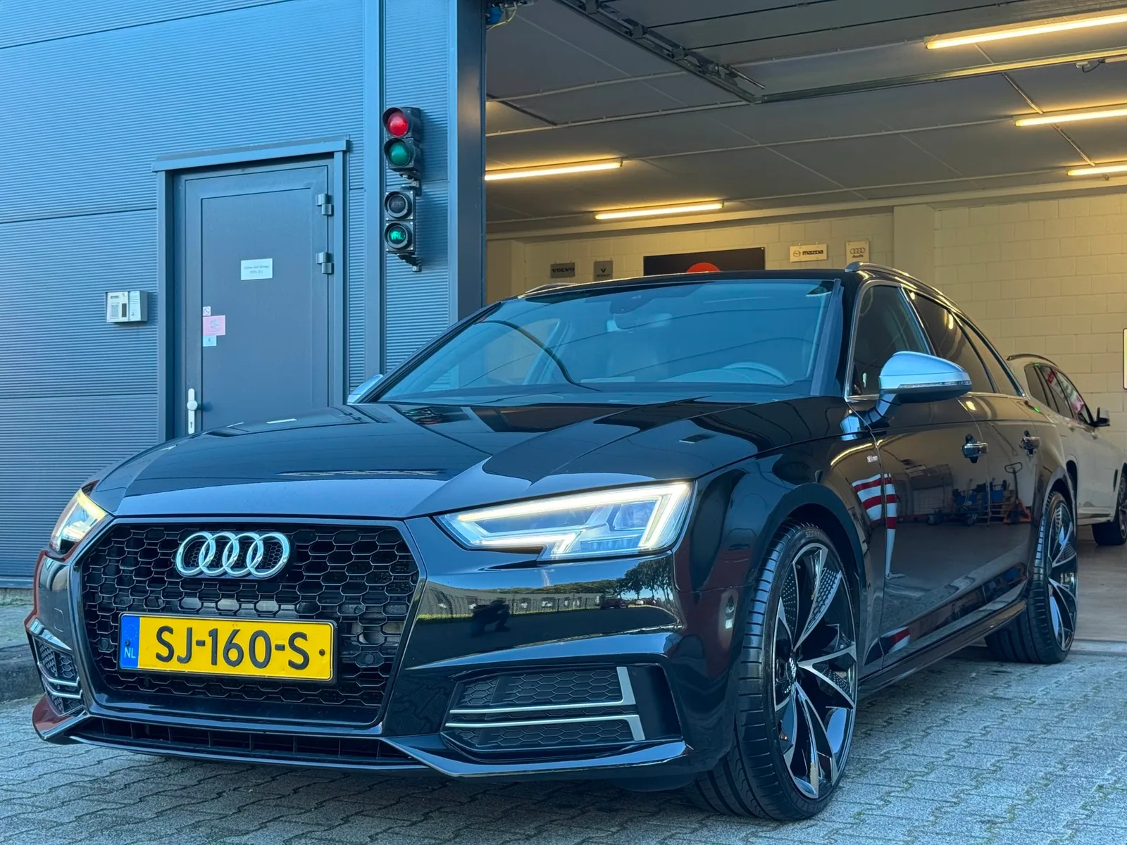 Audi A4 (2018) — foto 1