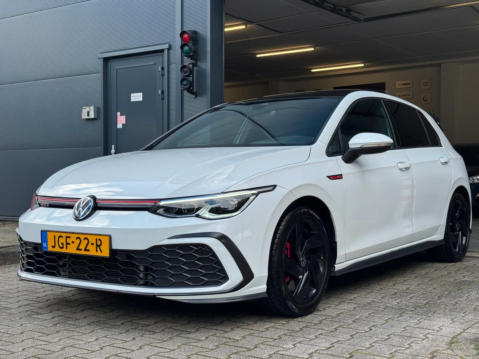 Volkswagen Golf (2023) — foto 1
