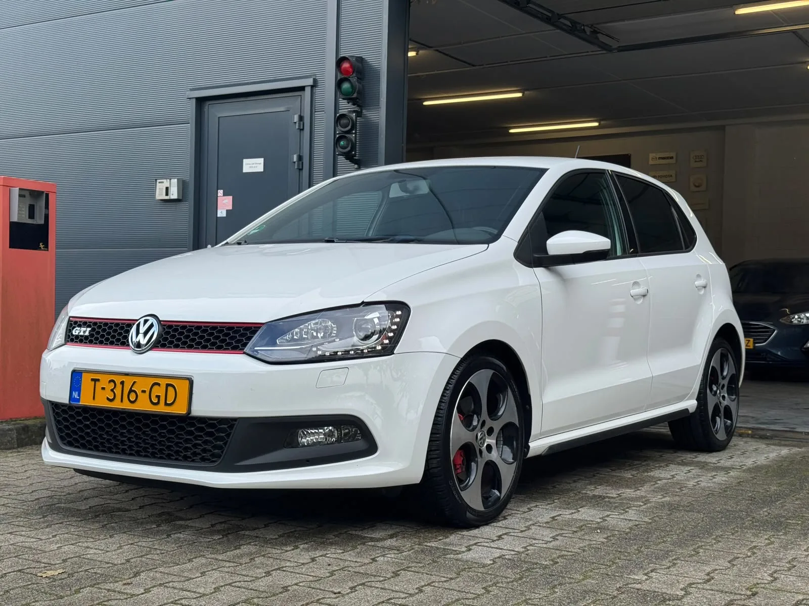 Volkswagen Polo (2012) — foto 1