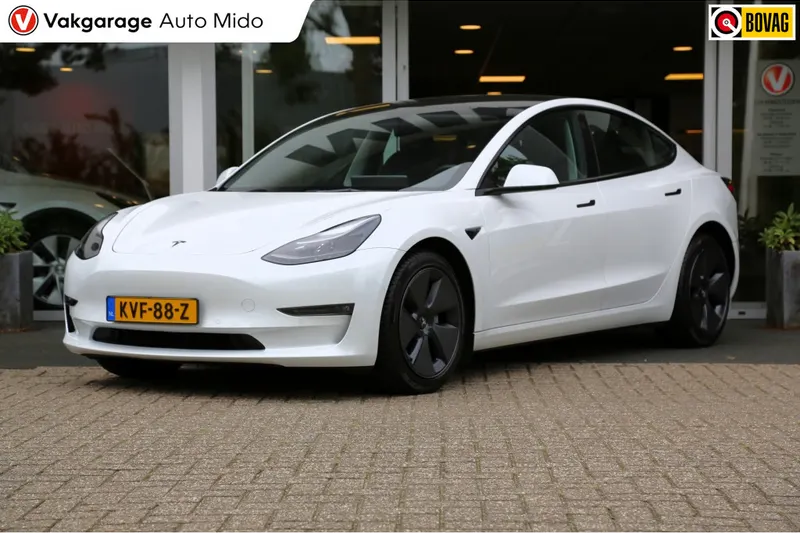 Tesla Model 3 (2022)