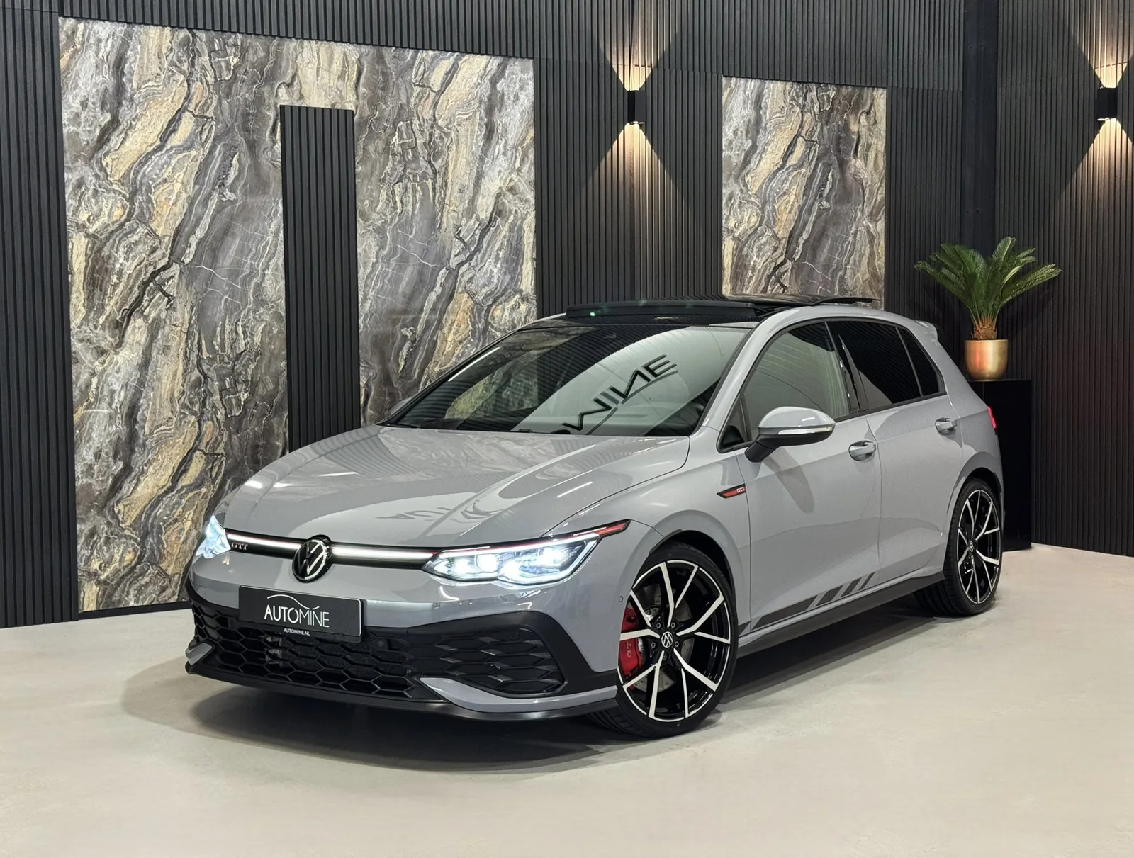 Volkswagen Golf (2021) — foto 1