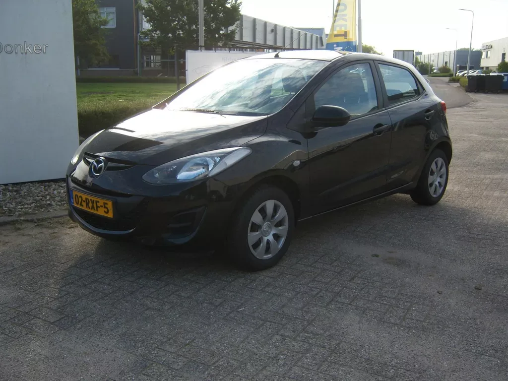 Mazda 2 (2011) — foto 1