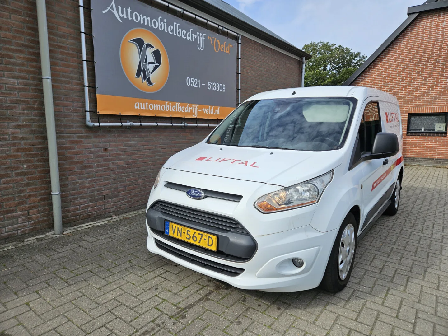 Ford Transit Connect (2015) — foto 1