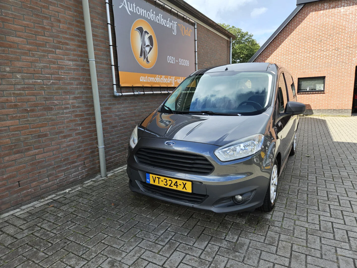 Ford Transit Courier (2016) — foto 1