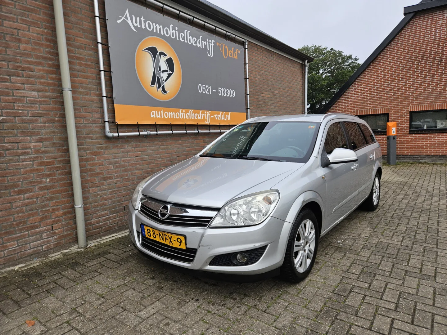 Opel Astra (2010) — foto 1