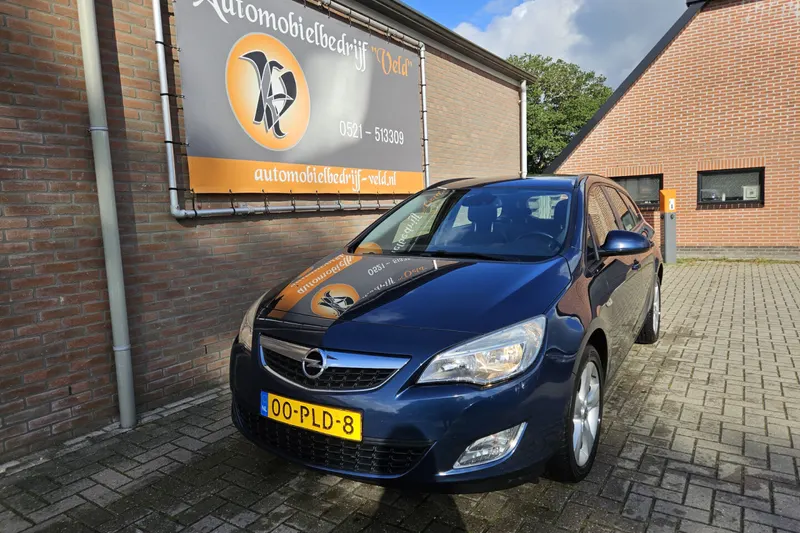 Opel Astra (2011)
