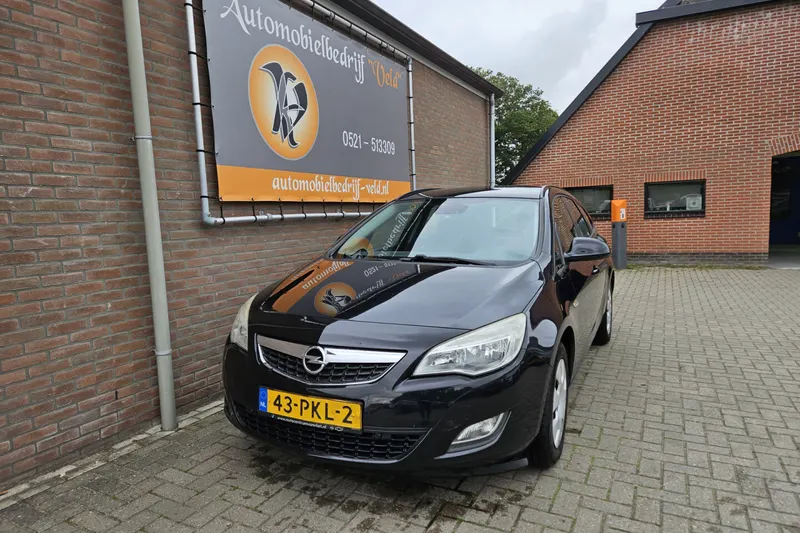 Opel Astra (2011)