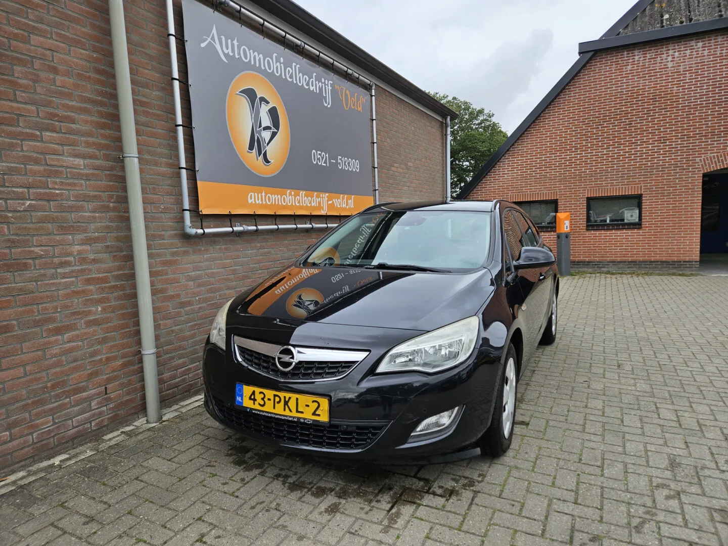 Opel Astra (2011) — foto 1
