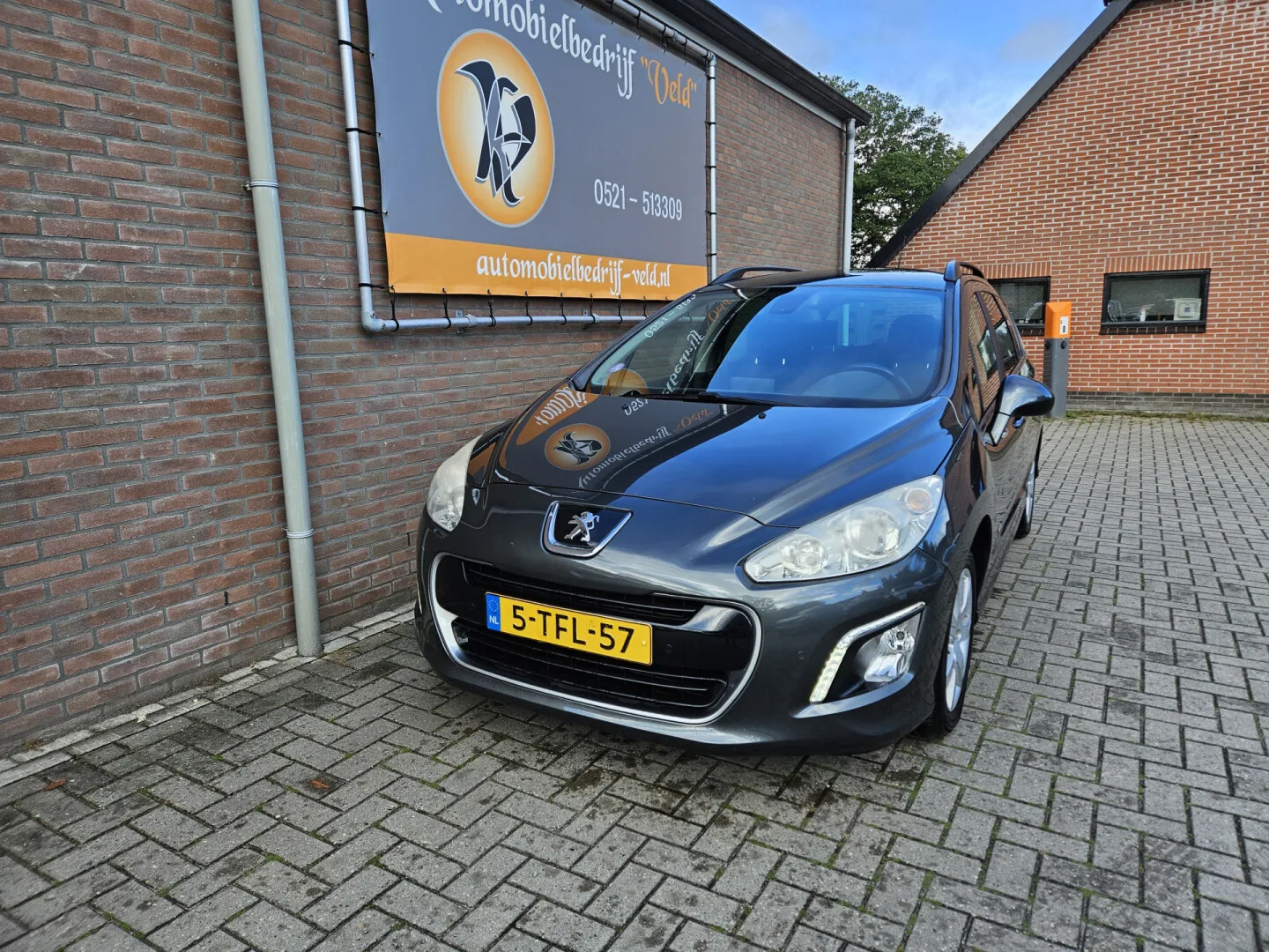 Peugeot 308 (2014) — foto 1