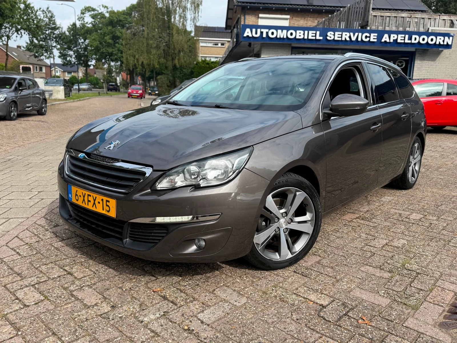 Peugeot 308 (2014) — foto 1