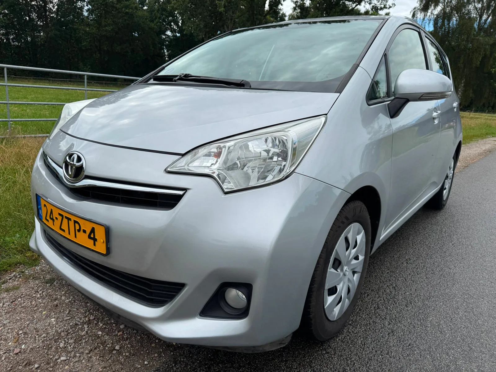 Toyota Verso S (2013) — foto 1
