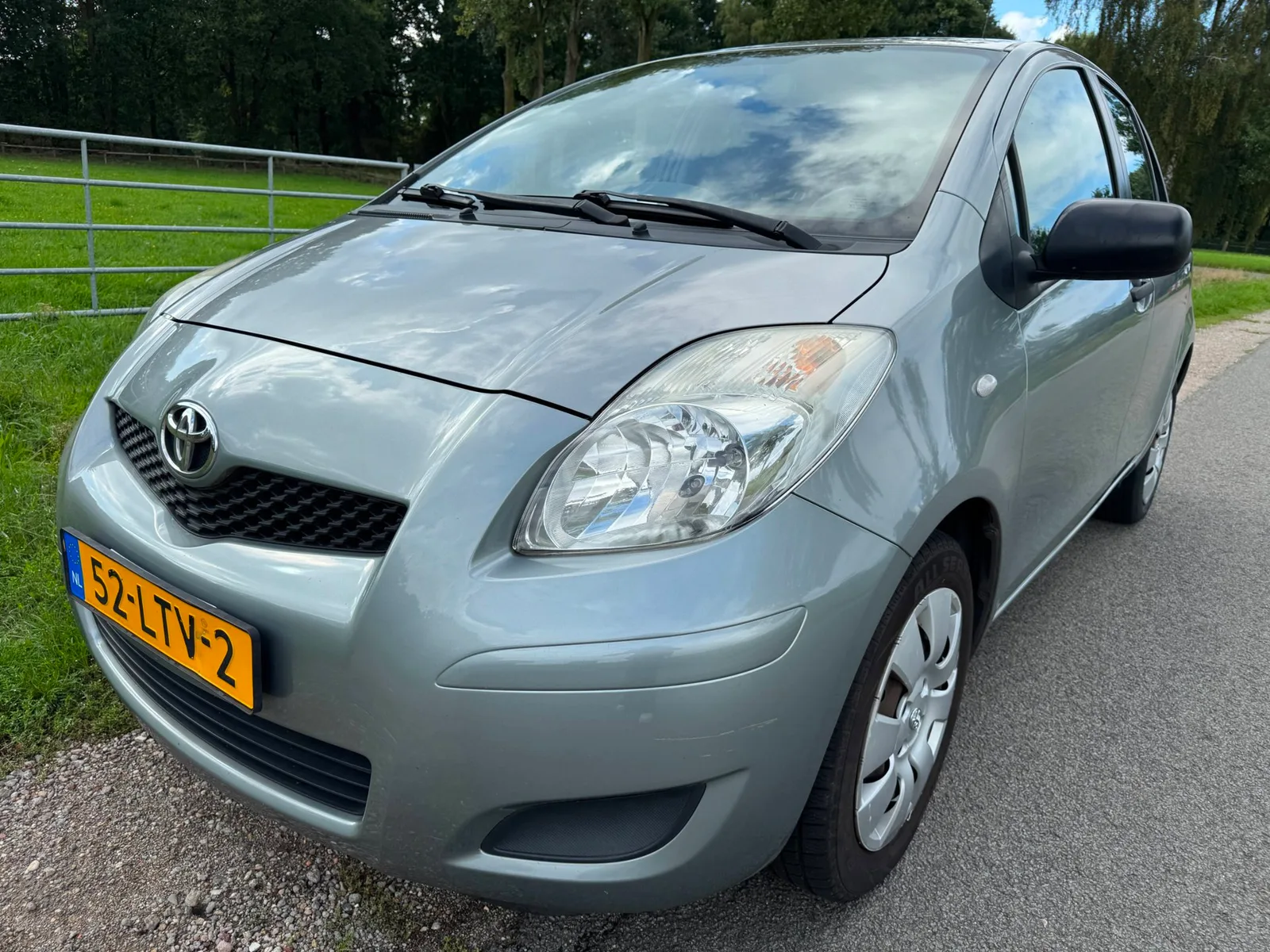 Toyota Yaris (2010) — foto 1