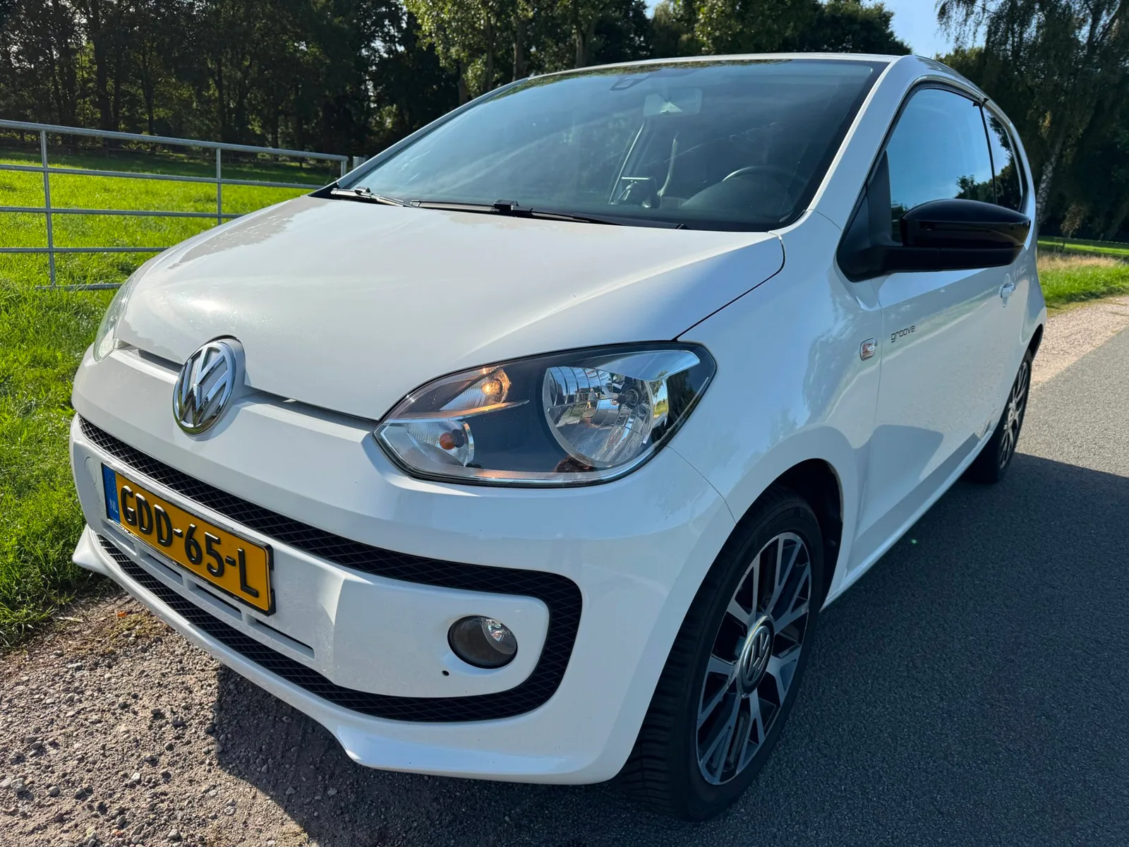 Volkswagen Up! (2014) — foto 1