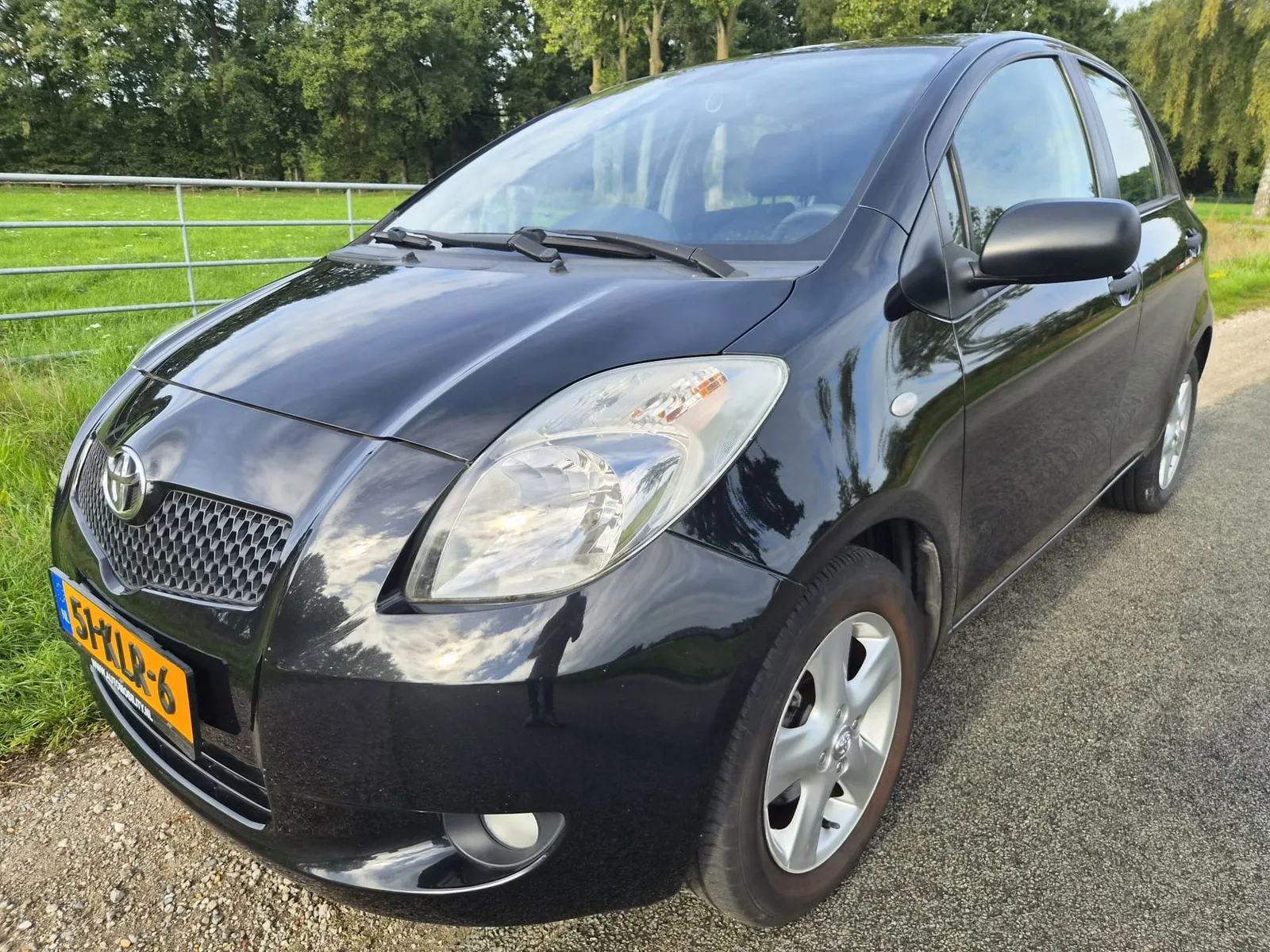 Toyota Yaris (2009) — foto 1