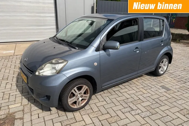 Daihatsu SIRION (2010)